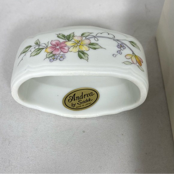 Andrea by Sadek Napkin Ring Holders Pink And Yellow Flowers ,  Set of 4 - Picture 4 of 6